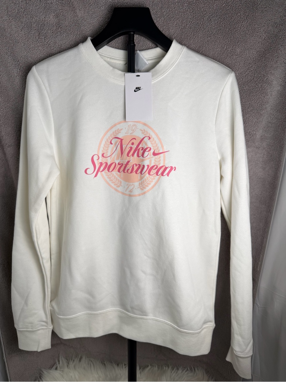 Nike Sportswear Women's S Cream Crewneck Sweatshirt with Pink Logo
